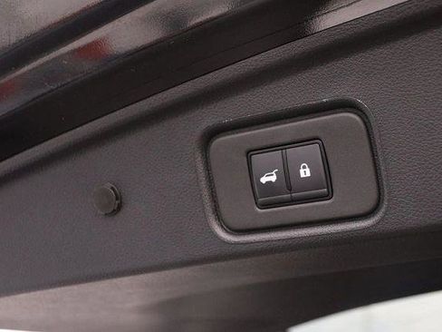 Used 2025 Nissan Pathfinder SL w/ SL Premium Package image 8