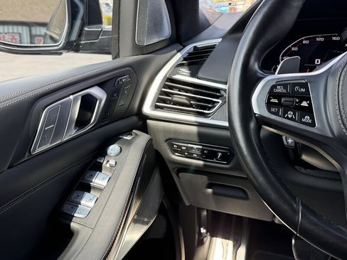 Used 2022 BMW X7 M50i w/ Dynamic Handling Package AWD/4WD image 17