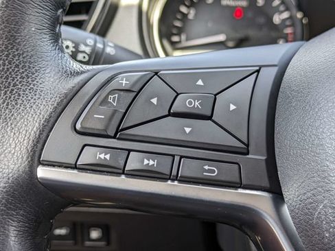 Used 2019 Nissan Rogue SV w/ Premium Package FWD image 28
