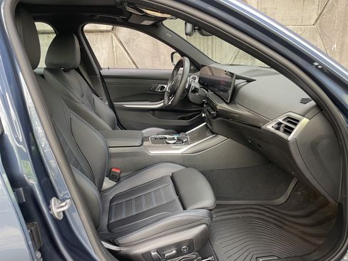 Used 2025 BMW M340i w/ Premium Package RWD image 8