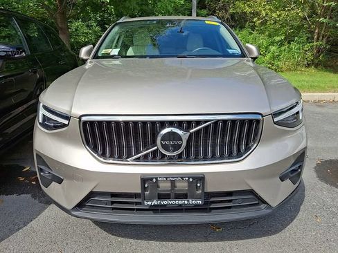 Used 2024 Volvo XC40 B5 Plus w/ Climate Package AWD/4WD image 2