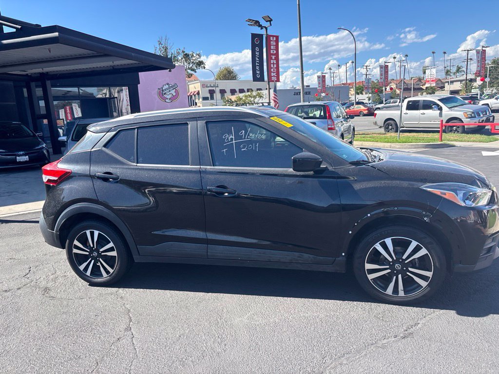Used 2019 Nissan Kicks SV FWD image 3