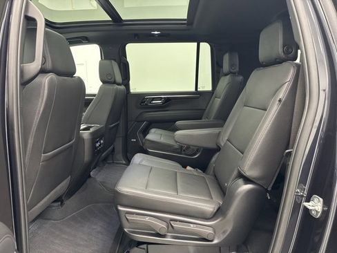 Used 2025 Chevrolet Suburban Z71 w/ Comfort Package image 29