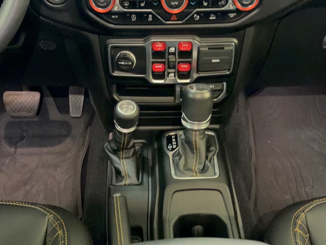 Used 2023 Jeep Gladiator Overland AWD/4WD image 22