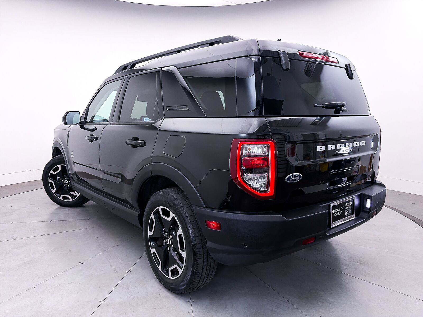 Used 2023 Ford Bronco Sport Outer Banks w/ Tech Package AWD/4WD image 2