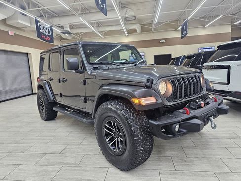 Used 2024 Jeep Wrangler Unlimited Sport AWD/4WD image 4