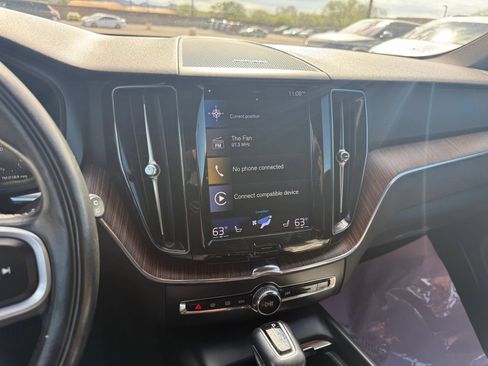 Used 2021 Volvo XC60 T5 Momentum FWD image 21