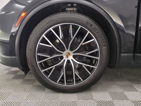 Certified 2025 Porsche Macan 4 Electric AWD/4WD image 29