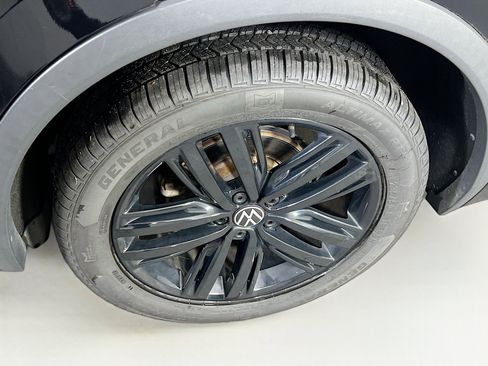 Used 2022 Volkswagen Tiguan SE R-Line image 30