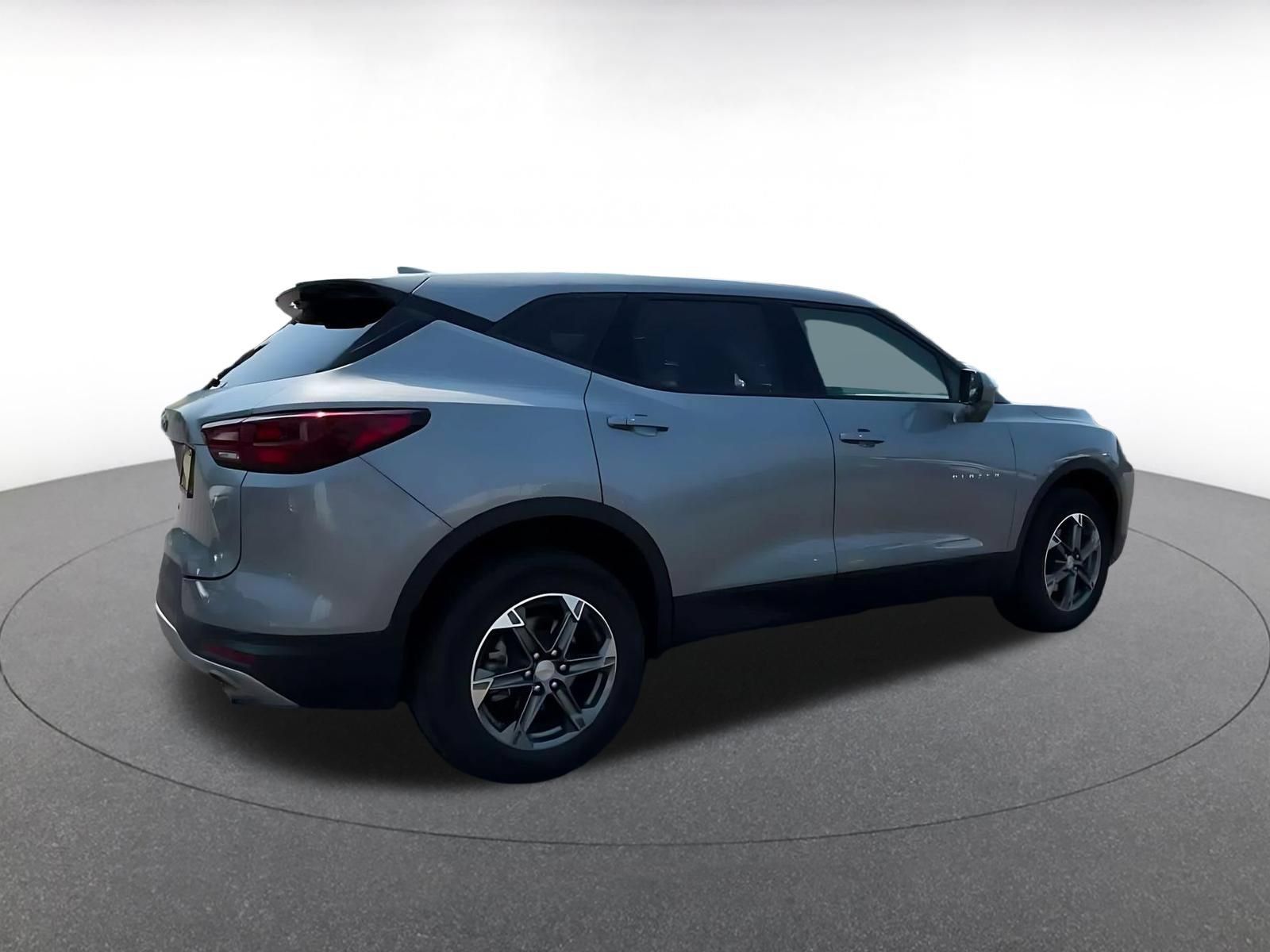 Used 2025 Chevrolet Blazer LT FWD image 14