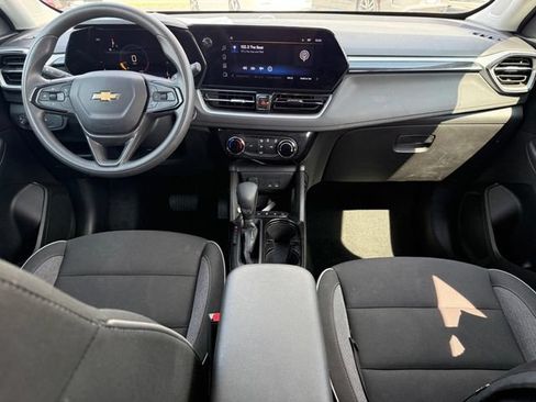Used 2025 Chevrolet TrailBlazer LT AWD/4WD image 15