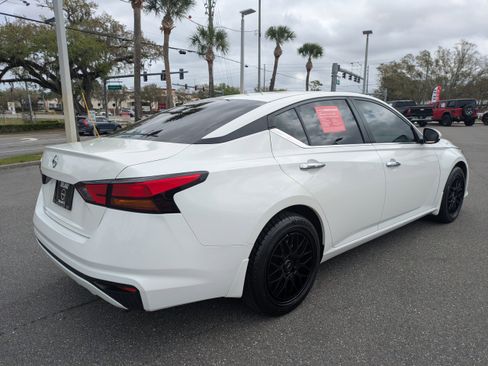 Certified 2021 Nissan Altima 2.5 S image 3