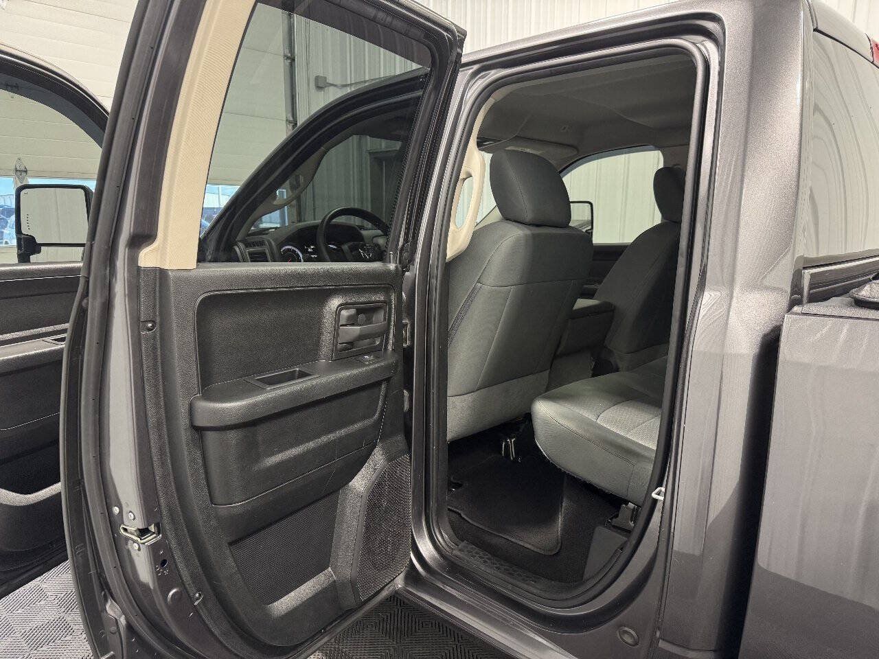 Used 2017 RAM 1500 Express AWD/4WD image 10