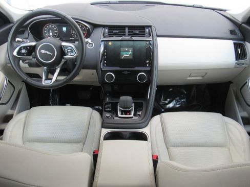 Used 2022 Jaguar E-PACE SE image 3