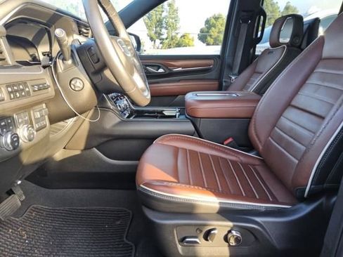 Used 2023 GMC Yukon Denali Ultimate image 5