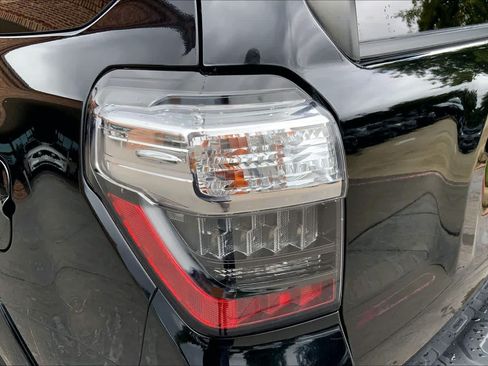 Used 2018 Toyota 4Runner SR5 Premium RWD image 27