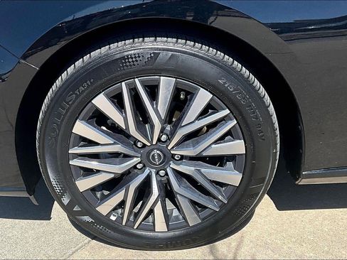 Used 2025 Nissan Altima 2.5 SV image 34