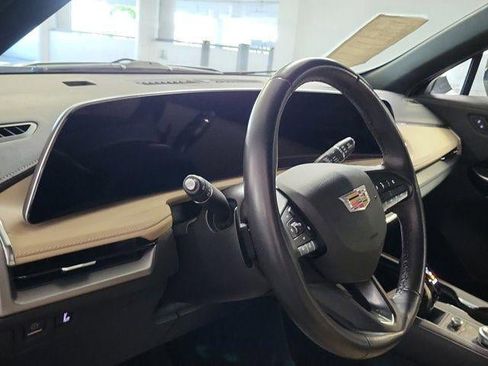 Certified 2024 Cadillac XT4 Luxury image 5