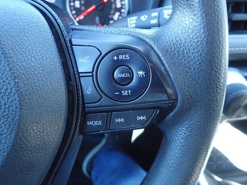 Used 2021 Toyota RAV4 LE image 16