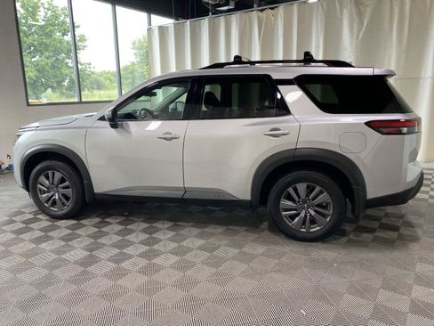 Used 2024 Nissan Pathfinder SV AWD/4WD image 5