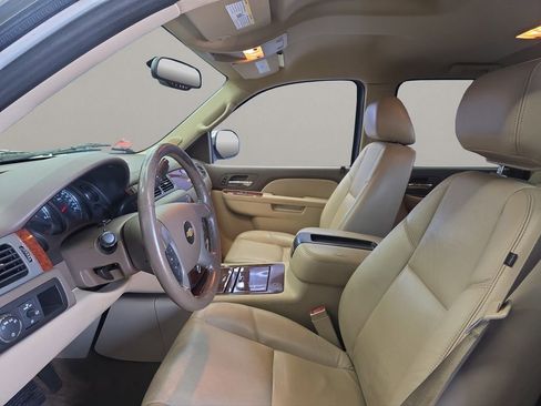 Used 2012 Chevrolet Avalanche LTZ image 9