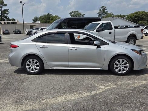 Used 2022 Toyota Corolla LE FWD image 12