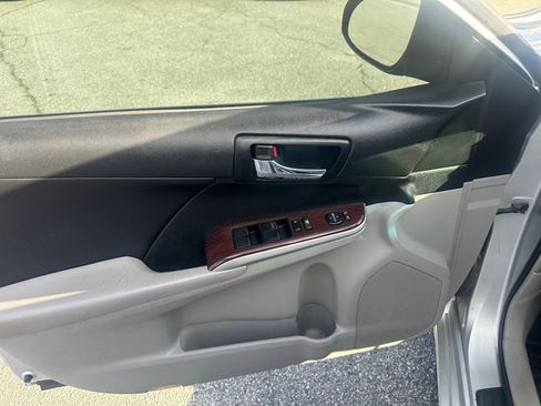 Used 2013 Toyota Camry XLE w/ Preferred Accessory Pkg image 11