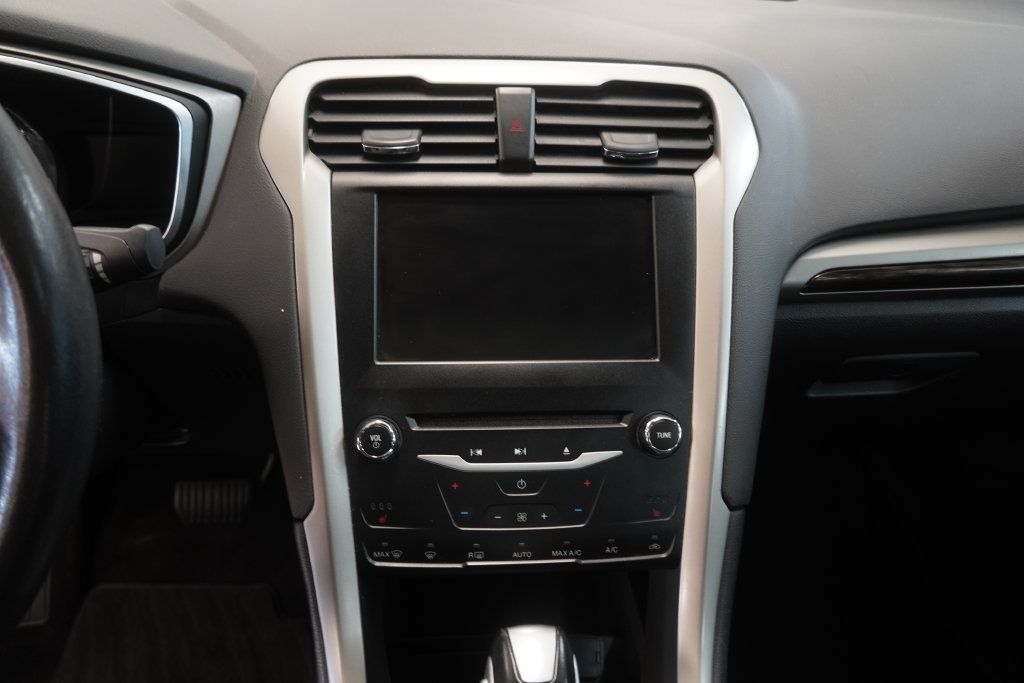 Used 2014 Ford Fusion SE w/ Equipment Group 202A FWD image 15