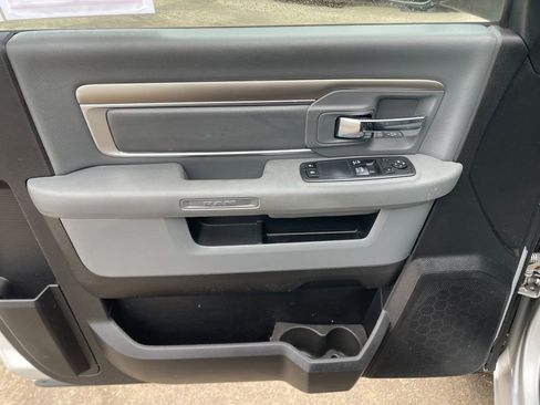 Used 2018 RAM 2500 Tradesman w/ Chrome Appearance Group image 11