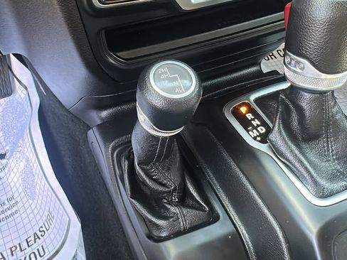Used 2019 Jeep Wrangler Sport AWD/4WD image 22