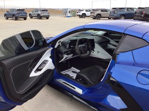 Used 2023 Chevrolet Corvette Stingray Premium Cpe w/ Z51 Performance Package image 11