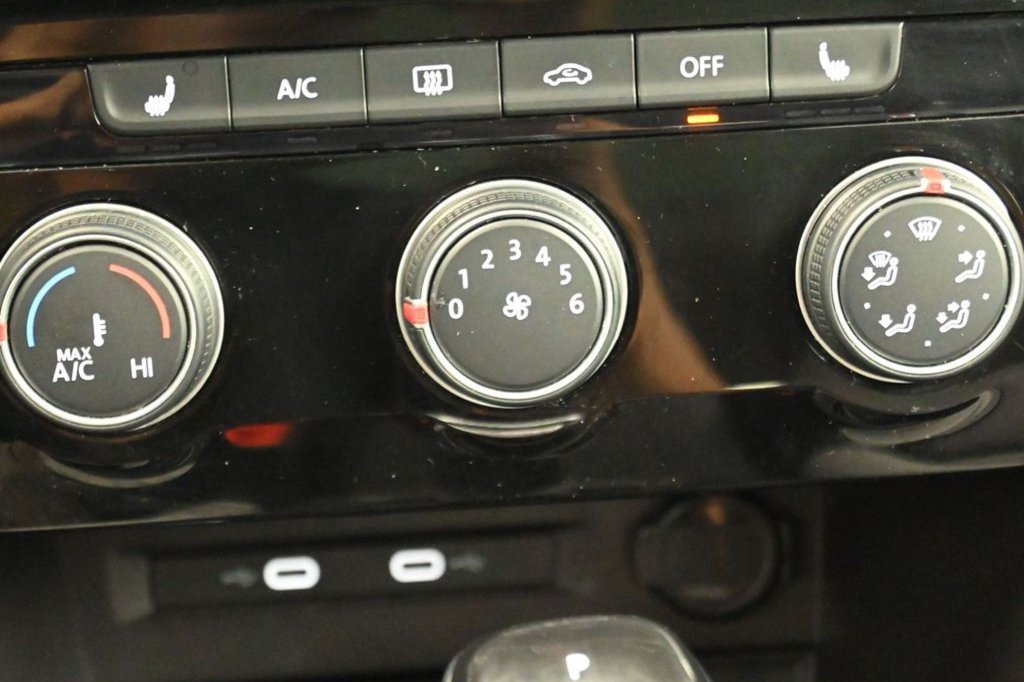Used 2023 Volkswagen Taos SE w/ Panoramic Sunroof Package FWD image 39