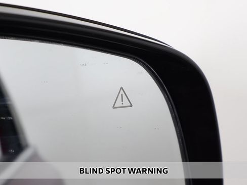 Used 2022 Kia Sorento S w/ Panoramic Sunroof Package AWD/4WD image 6