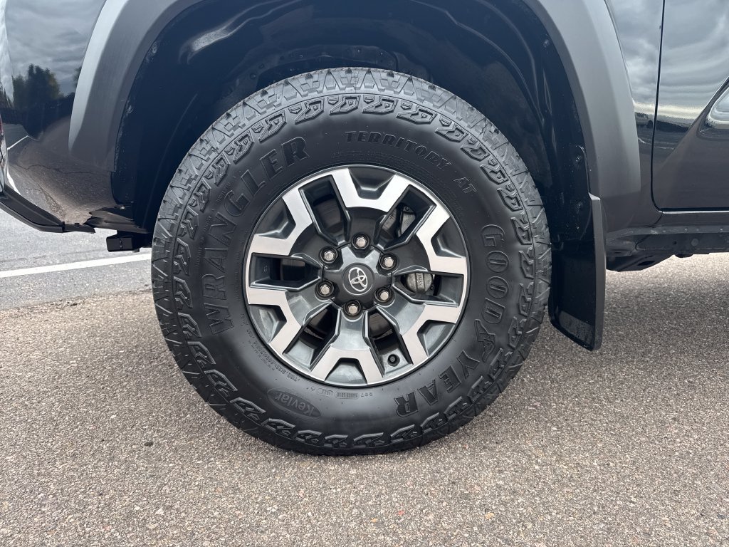 Used 2023 Toyota Tacoma TRD Off-Road w/ TRD Premium Off Road Package AWD/4WD image 22