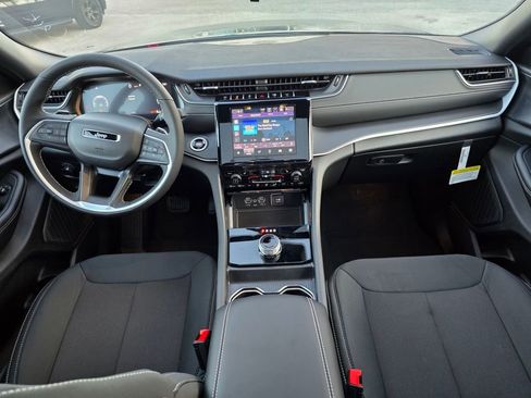 New 2025 Jeep Grand Cherokee Laredo X w/ Luxury Tech Group I image 32