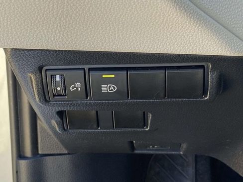 Used 2024 Toyota Corolla Cross L image 28