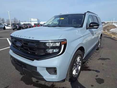 Used 2025 Ford Expedition Active image 2