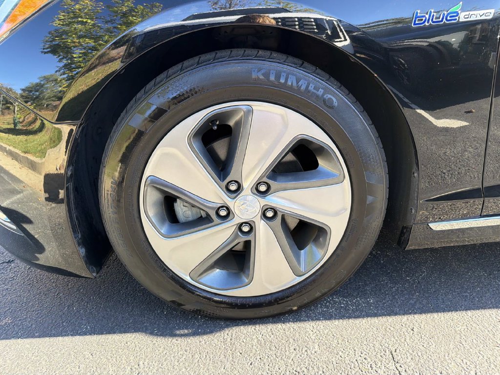 Used 2016 Hyundai Sonata Limited w/ Option Group 02 FWD image 9