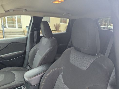 Used 2016 Jeep Cherokee Latitude w/ Cold Weather Group image 20