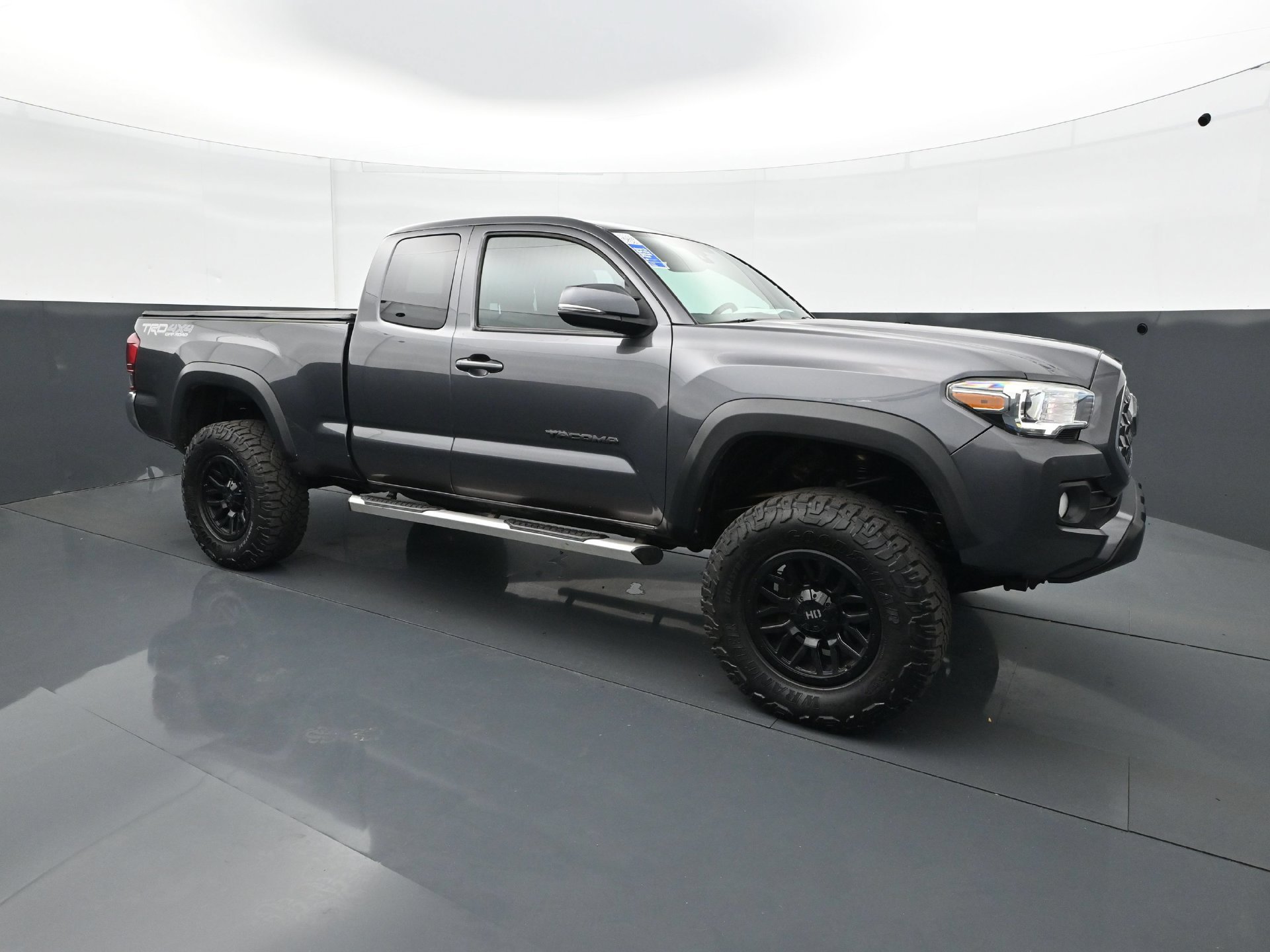 Used 2019 Toyota Tacoma TRD Off-Road AWD/4WD image 9