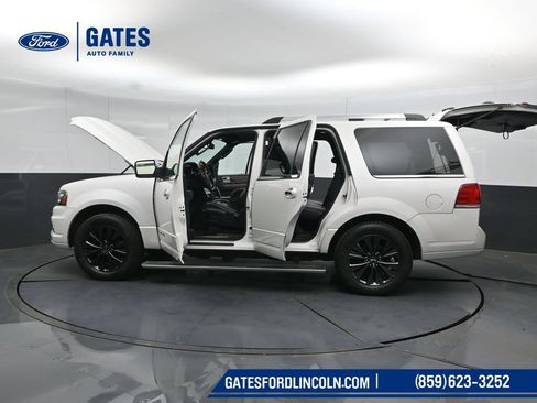 Used 2016 Lincoln Navigator Select AWD/4WD image 59