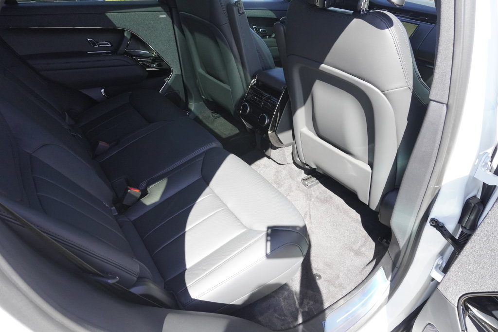 New 2026 Land Rover Range Rover Sport Dynamic SE AWD/4WD image 26