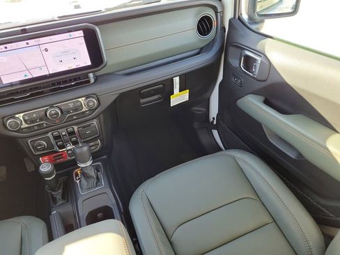 New 2025 Jeep Gladiator Mojave w/ Convenience Group image 17