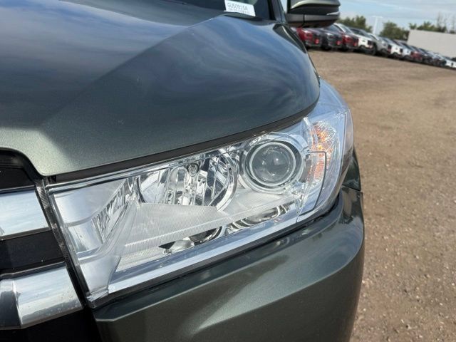 Used 2019 Toyota Highlander Limited Platinum AWD/4WD image 10