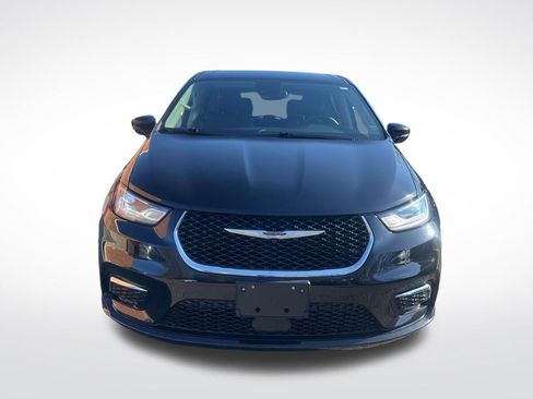 Used 2024 Chrysler Pacifica Touring-L image 10