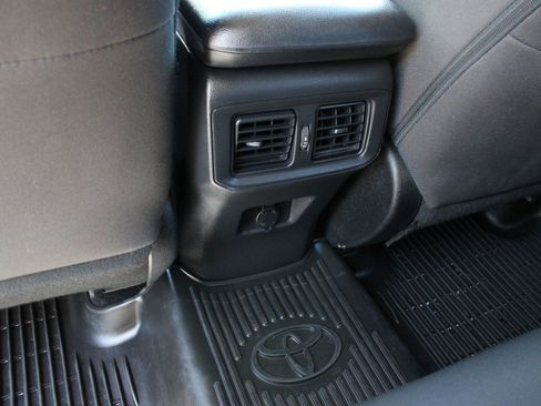 Used 2022 Toyota RAV4 LE AWD/4WD image 19