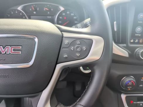 Used 2024 GMC Terrain SLT AWD/4WD image 21