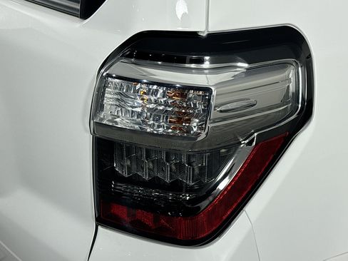 Used 2021 Toyota 4Runner SR5 Premium w/ Moonroof Package RWD image 32