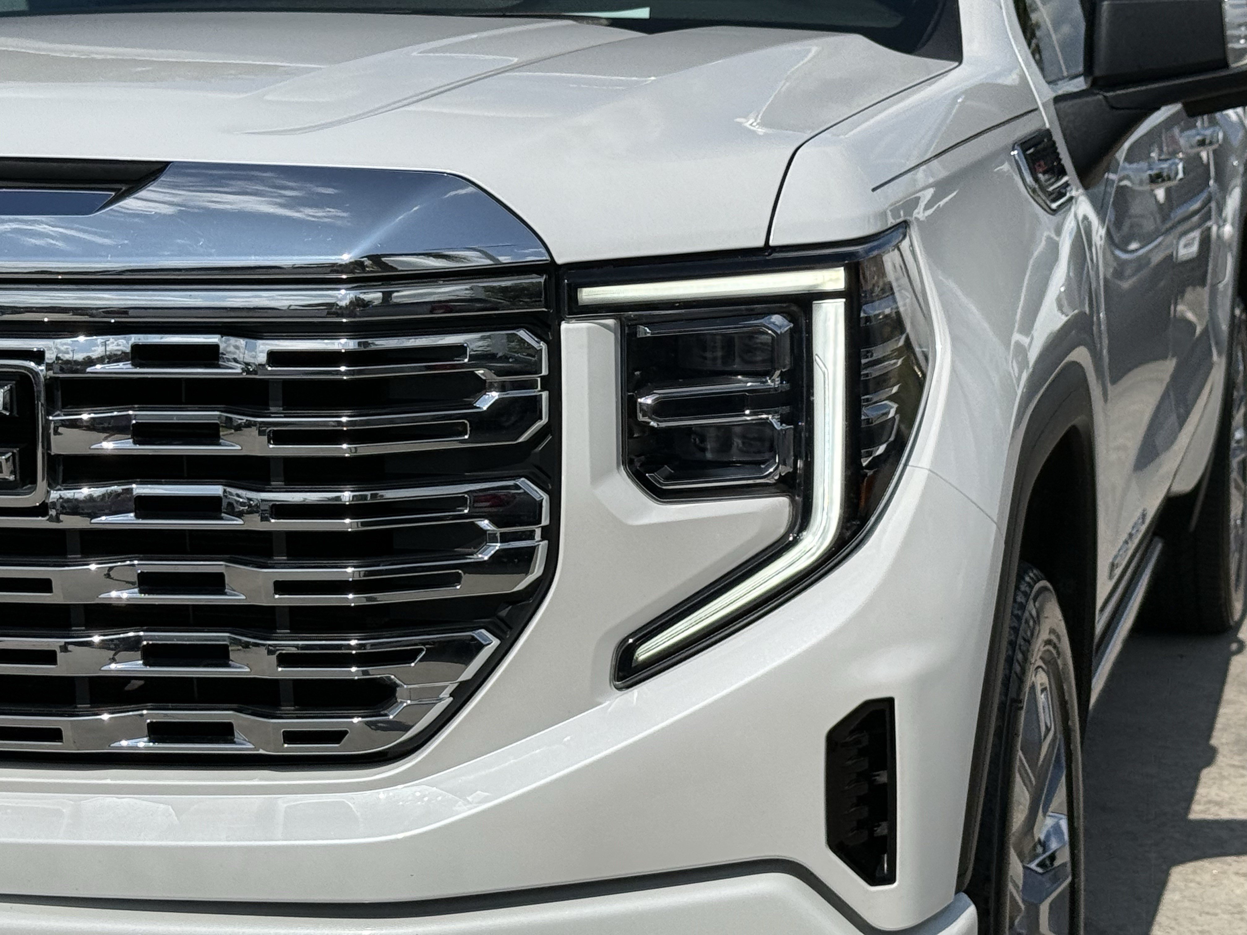 Used 2023 GMC Sierra 1500 Denali w/ Denali Reserve Package AWD/4WD image 11
