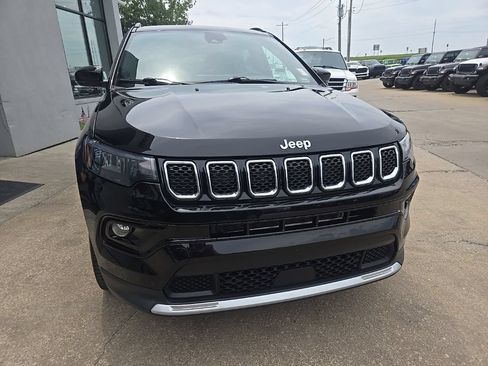 Used 2023 Jeep Compass Limited w/ Sun and Sound Group AWD/4WD image 17